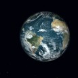 宇宙世紀 0087年10月12日 宇宙世紀0086年2月6日にアステロイドベルトを発ったジオン公国残存勢力がついに地球圏に帰還。 小惑星基地アクシズを中心とする強力な戦力を保持したこの一大勢力は連邦軍内部の争いであるグリ...